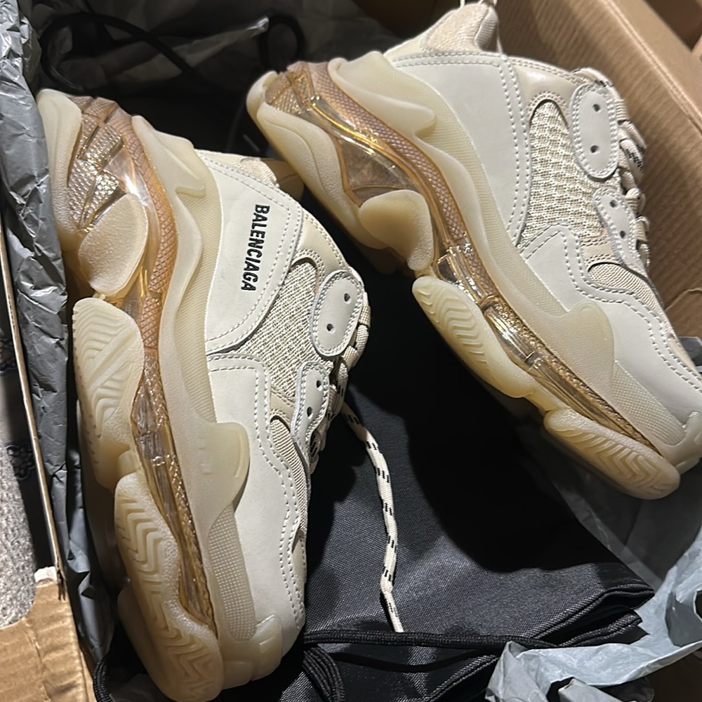 BALENCIAGA WOMEN'S TRIPLE S CLEAR SOLE SNEAKER IN BEIGE size 35 - Picture 10 of 13
